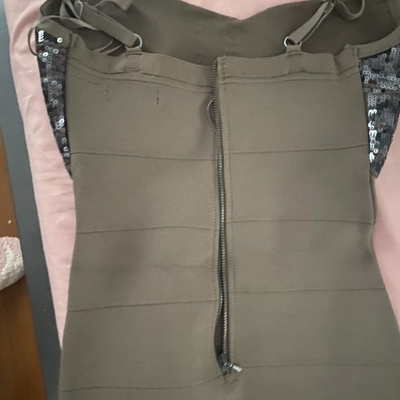 Small Guess Cocktail Dress - Picture 3 of 4